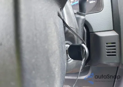 2013 Ford F-150 Xl z USA, uszkodzony, nr VIN 1FTMF1CM6DFB35622